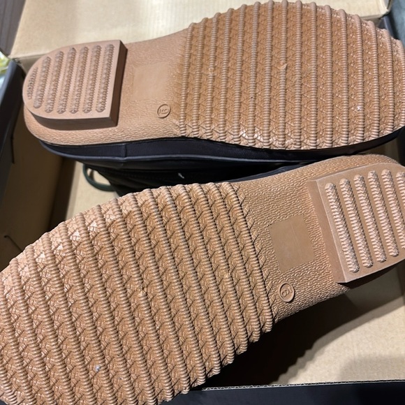 Khombu Zany Thermolite insulated,waterproof,memory foam,rugged sole winter boot - Picture 3 of 12